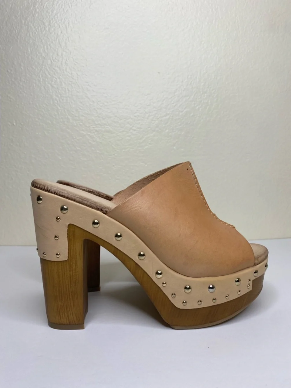 Chinese Laundry Women's Tan Leather Studded Platform Peep Toe Mules - Picture 12 of 14